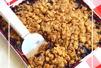 Homestyle Blueberry Crisp with Oat Topping
