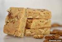 Gooey Caramel Chip Pecan Bars Recipe