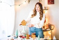 How to Host a Gingerbread House Decorating Party