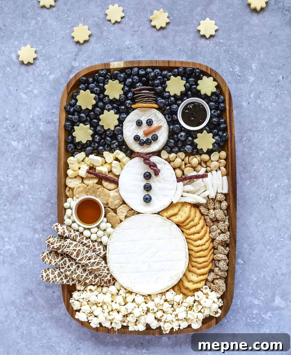 Snowman Snack Board for Christmas Parties 3 Snowman Snack Board from TheBakerMama.com