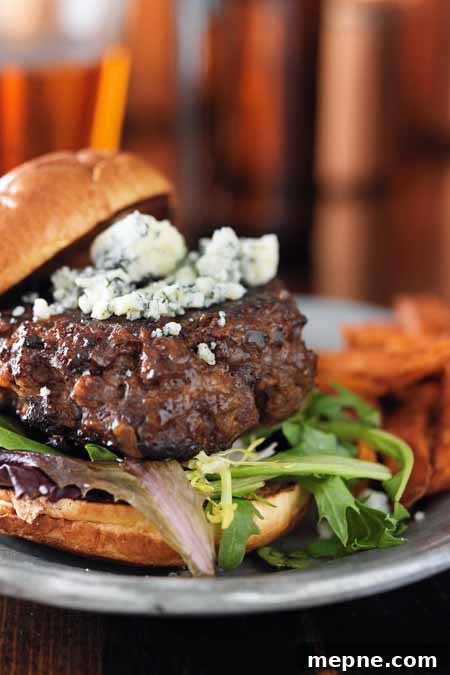 Oozy Bluesy Stilton and Sirloin Burger Recipe | Fooodal.com