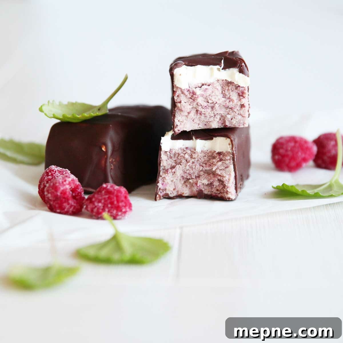 Healthy Raspberry Cheesecake Protein Bars (Low Carb, Low Sugar Recipe)