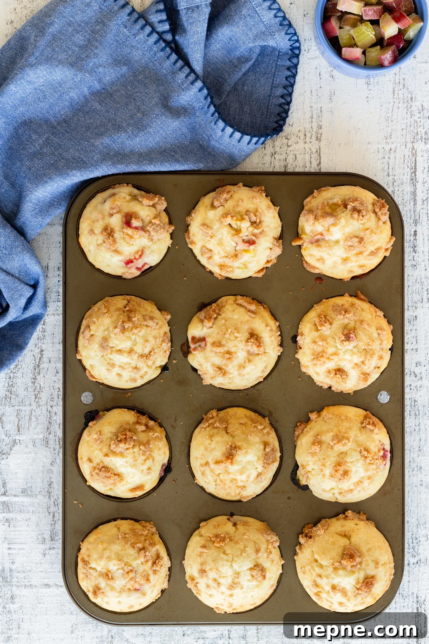 rhubarb muffins