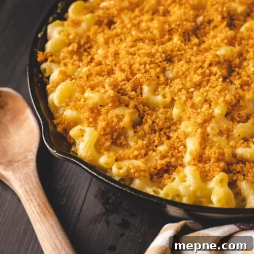 Smoked Side Dishes for BBQ and Cookouts 23 Macaroni and cheese in a skillet