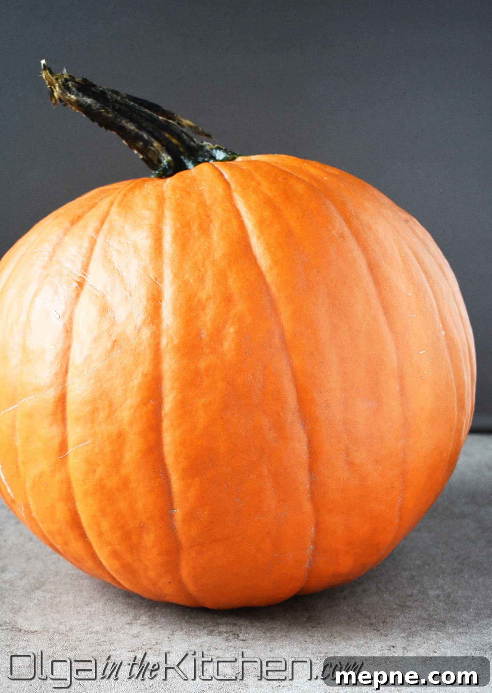 Homemade Pumpkin Puree: simple and easy way to have light in texture and fresh pumpkin puree. best pumpkin for homemade pumpkin puree