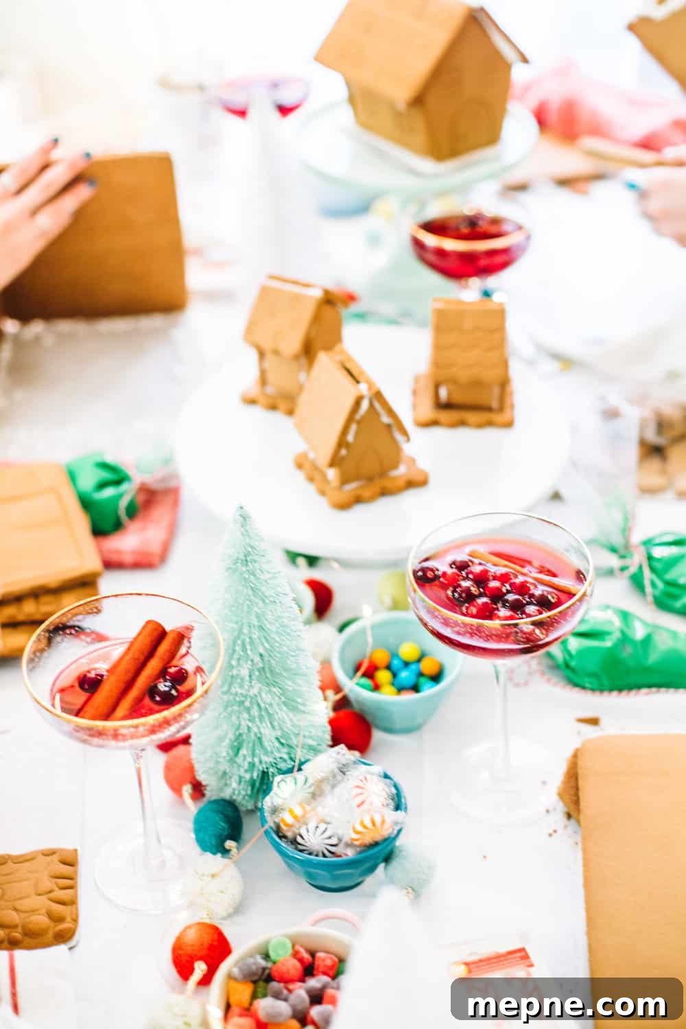 How to Host a Gingerbread House Decorating Party 11 Cozy gingerbread house party inspiration