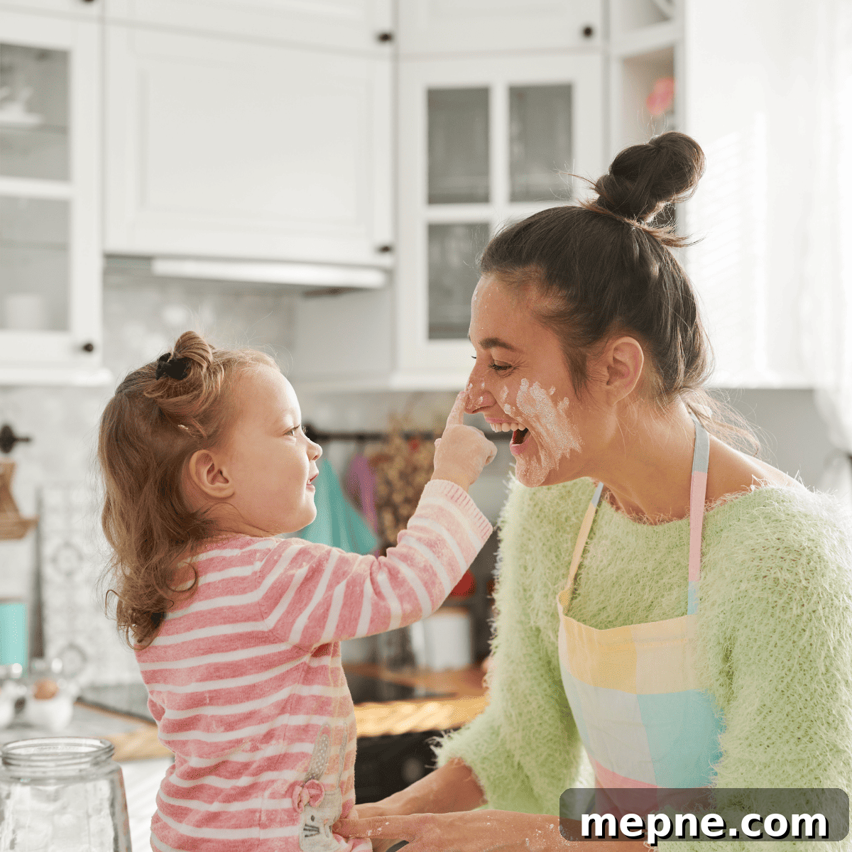How to Introduce New Foods to Your Picky Eater 4 mom and child playing with food