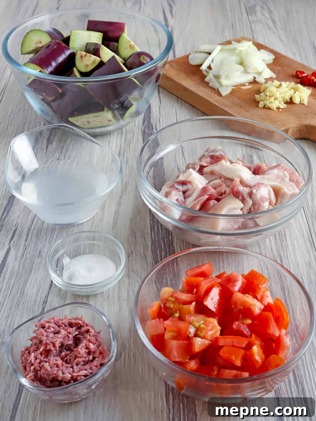 Binagoongang Talong: Eggplant in Shrimp Paste 3 eggplant, chopped onions, tomatoes, garlic, vinegar, salt, shrimp paste in clear bowls